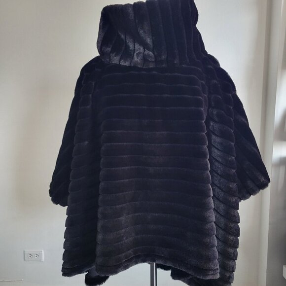 Vintage Concepts Faux Fur Poncho Cape Coat–Plush Ribbed Design, Black (Size M - Picture 7 of 12